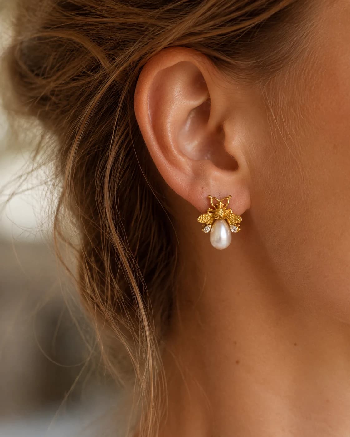 Bee Pearl Drop Earrings EH05007 2